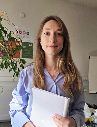 Clara Becker, conceptrice design à Bordeaux, vous propose de télécharger son CV