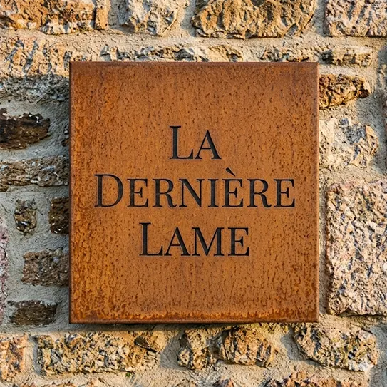 Panneau illustrant le projet La Dernière Lame réalisée par Clara Becker, conceptrice design UXUI à Bordeaux